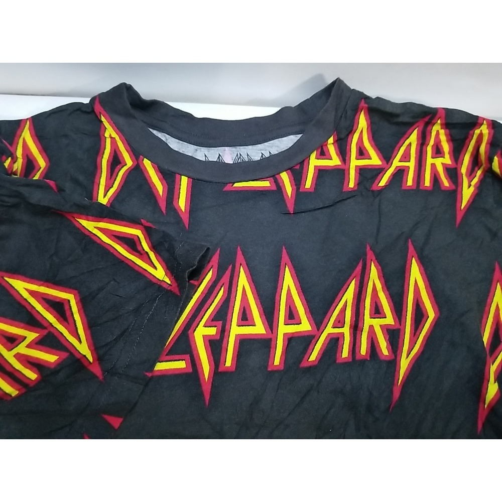 Def Leppard All Over Print T-Shirt Mens Small Black Short Sleeve Crew Neck